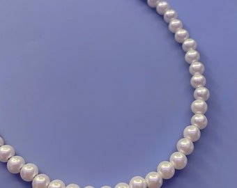 Pearl necklace with gem