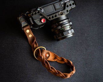 Camera wrist strap, Quick-release links, Crazy horse leather, Braided or Simple, Customizable, Handmade.
