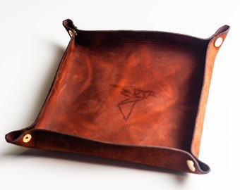 Monogramed Leather Valet tray, personalized, with snaps, full grain leather, for men an women, Full grain leather,