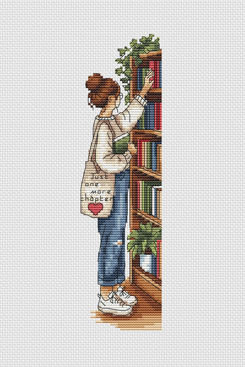 Op de afbeelding: Kruissteekontwerp van een persoon die naar een boek in een plank grijpt. De persoon draagt een bril, een wit overhemd, een blauwe spijkerbroek en witte sneakers. Een draagtas met de tekst "Just one more chapter" en een hart is zichtbaar.