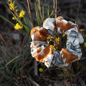 Handmade fabric hair tie / Scrunchie -&gt; Coletando by Ali