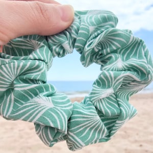 Green Coral Scrunchie / Scrunchie / Scrunchie by Ali