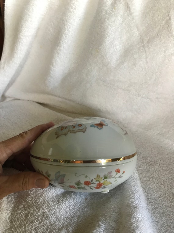 Avon 1974(1979 R) Porcelain Egg shaped trinket bo… - image 2