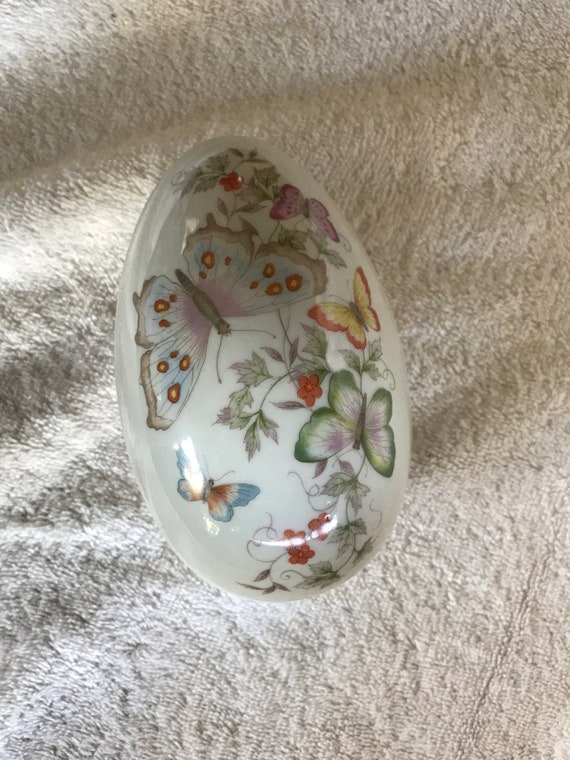 Avon 1974(1979 R) Porcelain Egg shaped trinket bo… - image 1