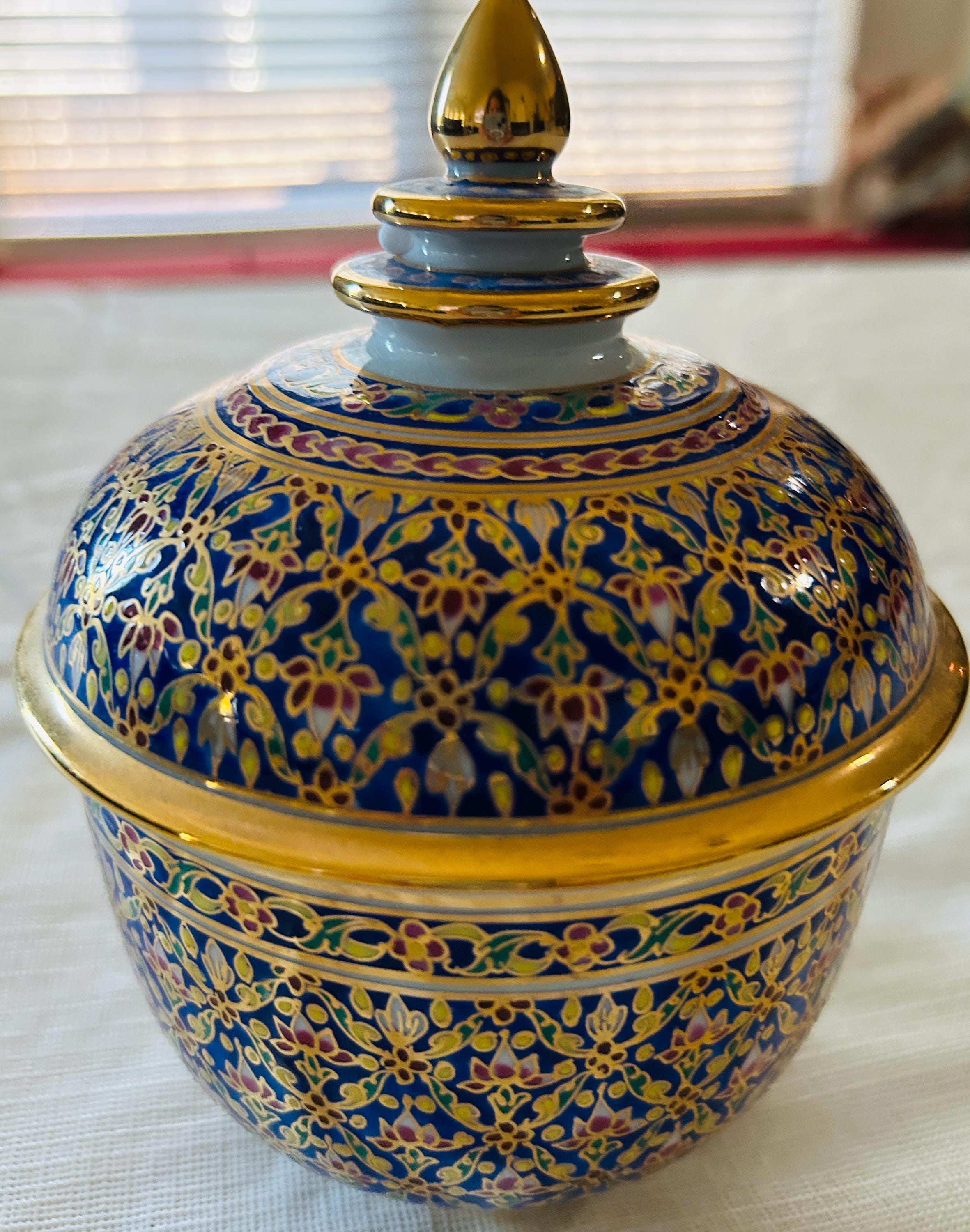 Hand painted in Thailand ハンドペイント 金彩 花文様皿 【公式通販】