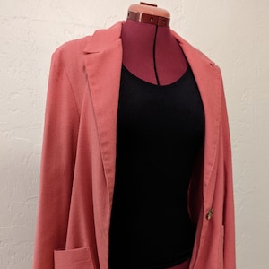 Vintage pink women&#39;s blazer