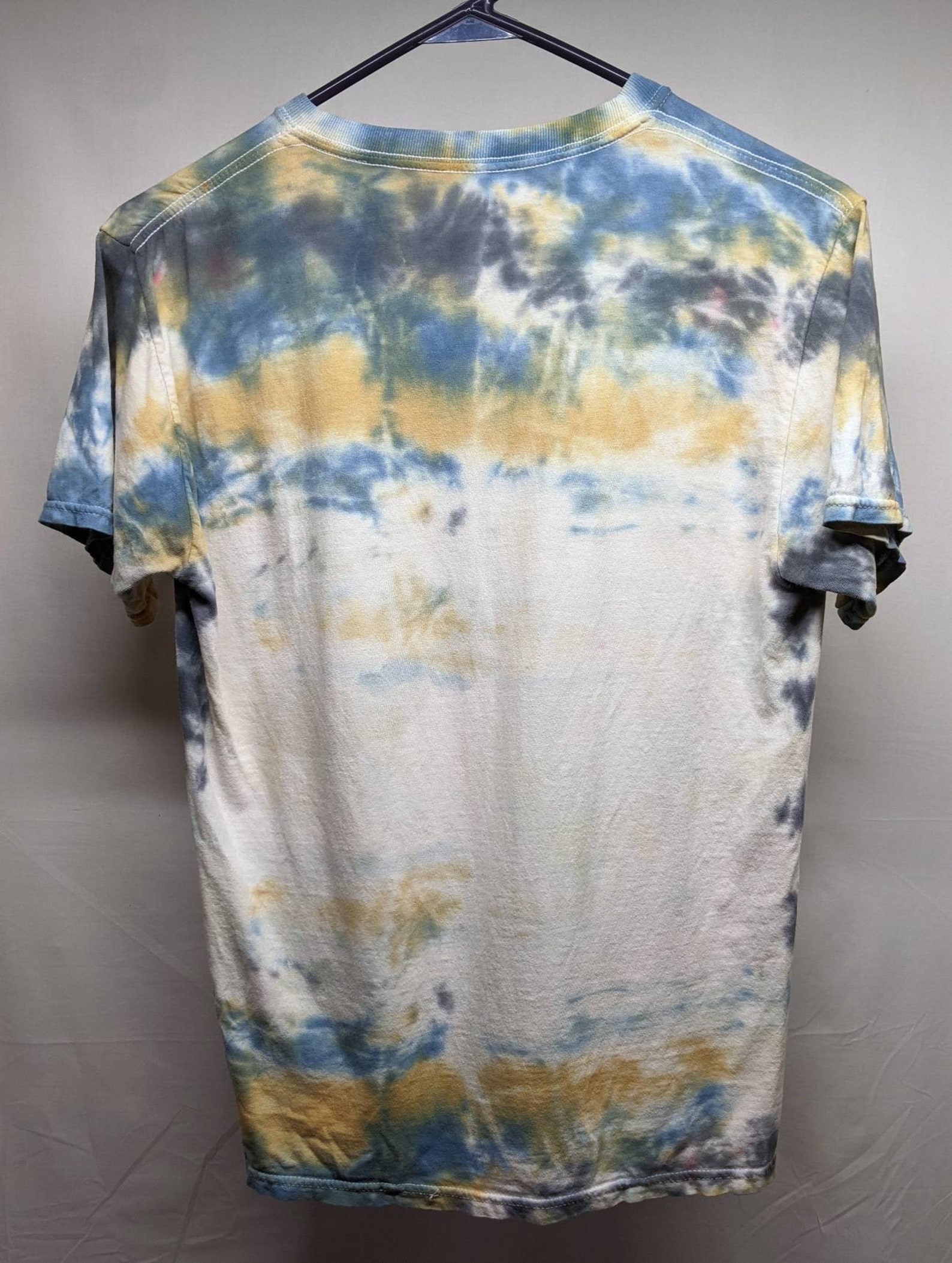 guys tie dye shirts
