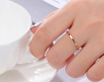 Bague prénom raffinée | Bague empilable délicate personnalisée | Bague prénom personnalisée | Bague prénom en acier inoxydable | Bague personnalisée | CADEAU POUR ELLE