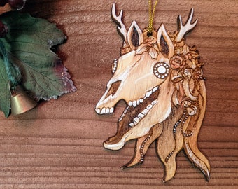 Ozdoba Mari Lwyd: Ręcznie barwiona brzoza bałtycka Kryptid Christmas