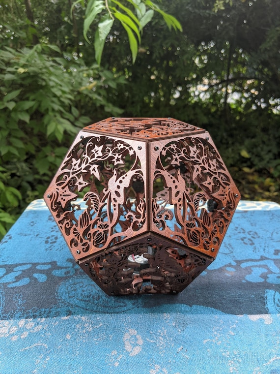 Magical Vines Shadow Lamp: Goblincore Fairycore Decor, Meditation Mood Light, Fae Aesthetic Room Decor, Color Changing LED