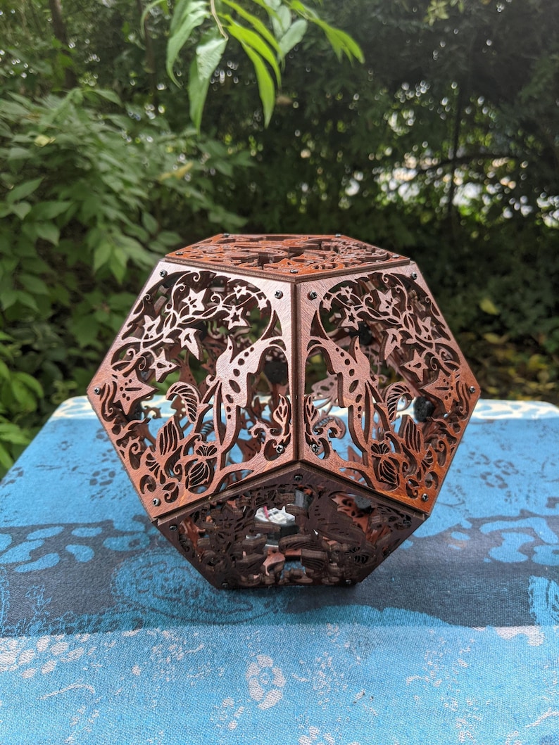 Magical Vines Shadow Lamp: Goblincore Fairycore Decor, Meditation Mood Light, Fae Aesthetic Room Decor, Color Changing LED image 1