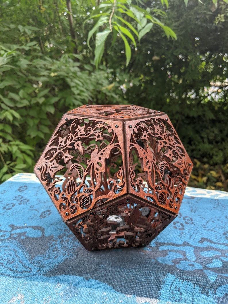 Magical Vines Shadow Lamp: Goblincore Fairycore Decor, Meditation Mood Light, Fae Aesthetic Room Decor, Color Changing LED image 10