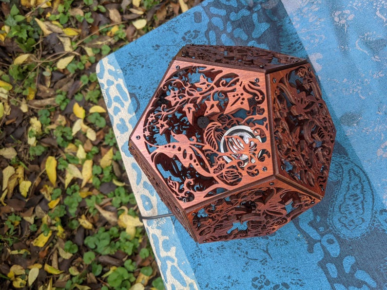 Magical Vines Shadow Lamp: Goblincore Fairycore Decor, Meditation Mood Light, Fae Aesthetic Room Decor, Color Changing LED image 9