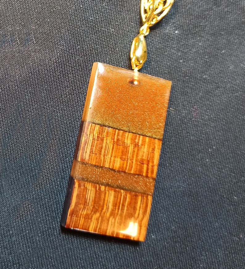 Pendant in Pernambuco and resin