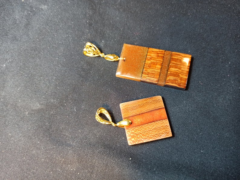 Pendant in Pernambuco and resin