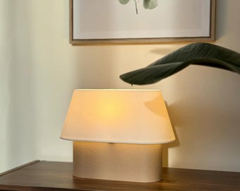 Modern Table Lamp: Elegant Desk Light for Home Decor