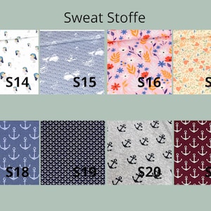 K&ouml;nnte beinhalten: Ein Raster aus acht Stoffmustern mit der Beschriftung Sweat Stoffe und den Codes S14 bis S21. Die Muster zeigen V&ouml;gel, Wale, Blumen, Herzen und Anker in verschiedenen Farben wie Blau, Rosa, Gelb, Grau und Dunkelrot auf unterschiedlichen Hintergr&uuml;nden.