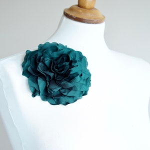 Green flowy flower brooch pin fabric