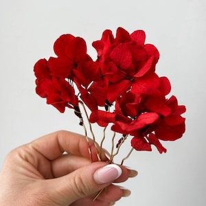 Red Burgundy Wedding dried flower hair pins, Hydrangea Boho hair accessories, floral hair piece, hair clips red