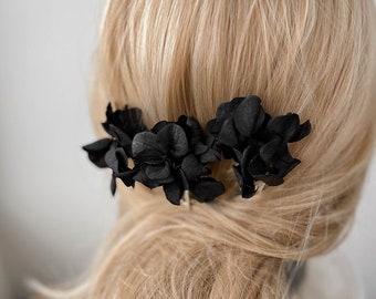 Black Gothic Wedding dried flower hair pins, Hydrangea Boho hair accessories, Dark Moody Halloween wedding hair clips, Bridal hair piece