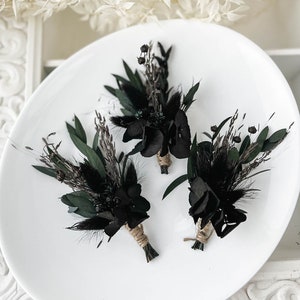 Black Gothic Wedding boutonniere, Dried flower goth Grooms buttonhole, Halloween wedding mini bouquet, Boho boutonniere