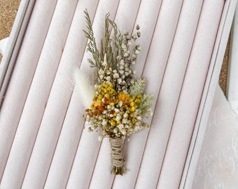 Pampas Grass Dried Flower Boutonniere, Yellow Wedding Flower dry arrangement, Boho floral mini bouquet, Boutonnières for Groom
