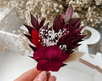 Burgunderrote Hochzeits-Boutonniere mit getrockneten Blumen, Boho-Rotes Blumen-Bräutigam-Knopfloch, Bräutigam-Accessoires, Hortensien-Blumenstrauß