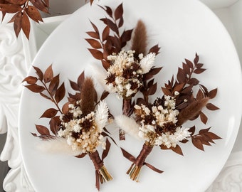 Boutonnière de mariage rustique bohème, boutonnière des mariés automne automne, mini bouquet de fleurs séchées, boutonnière au chocolat noir, feuilles d'automne