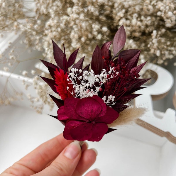 Boutonnière de fleurs séchées de mariage bordeaux, boutonnière de mariés floral rouge bohème, accessoires de garçons d'honneur, bouquet floral d'hortensia