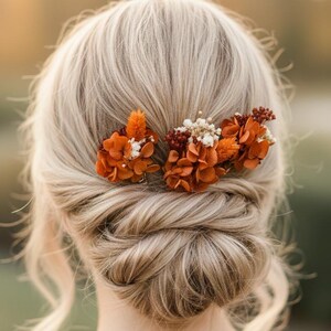 Presilha de cabelo em terracota com hortênsia, estilo rústico para casamento.