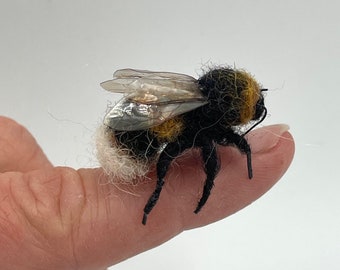 Needle Felt - Realistic Bee