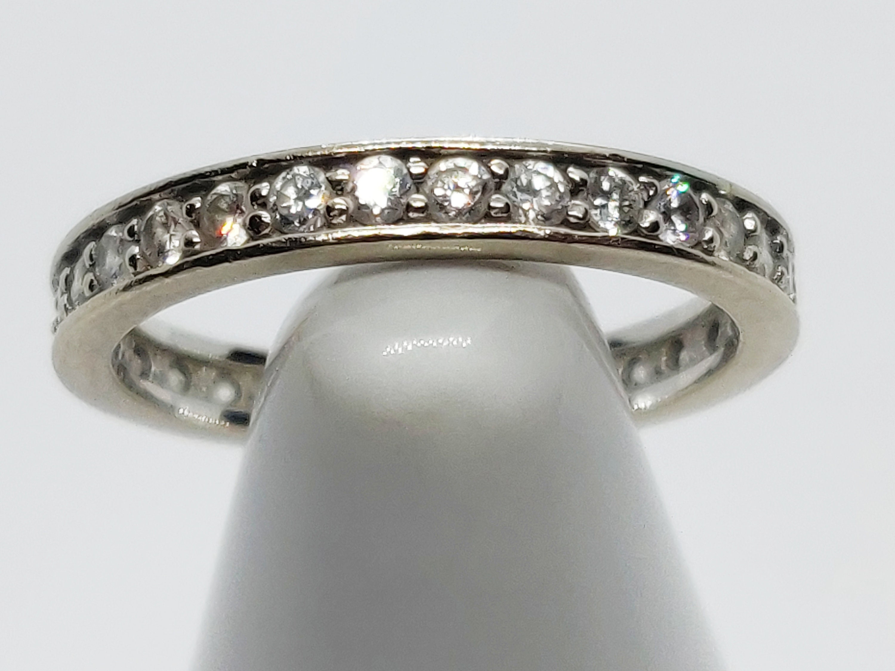 Beautiful 14ct white gold cubic zirconia full eternity ring