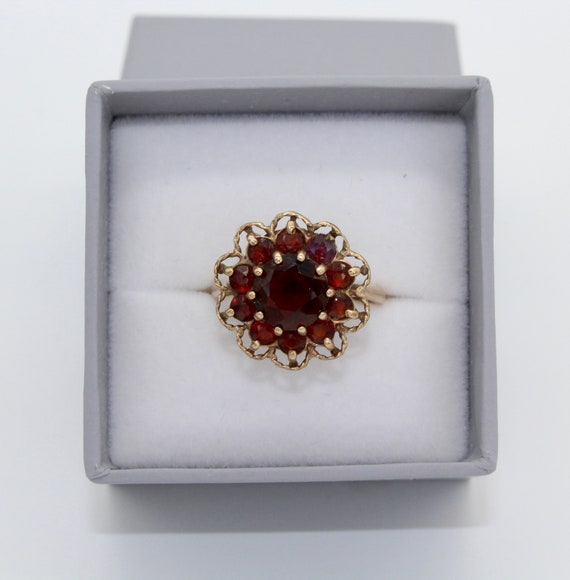9ct Gold Vintage Garnet ring - image 1