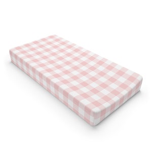 Peut inclure: Drap housse de lit bébé en vichy rose et blanc.