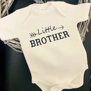 Personalisierter Babybody Strampler, Babybody little Brother,  Babybody kleiner Bruder, Geschenkidee Geburt, Body Baby
