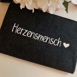 Filztäschchen mit Namen oder Wunschtext für Krimskrams Mädchen- und Nähzeug, Kosmetiktasche, Organizer, personalisierte Geschenkidee