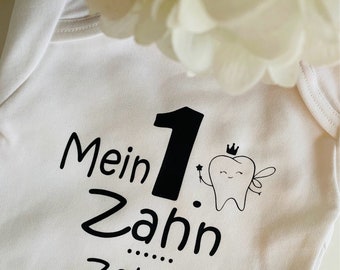 Babybody mein erster Zahn mit Name, Strampler Body personalisieren, Babybody unvergessliche Geschenkidee, Erinnerungsstück zur Zahnung