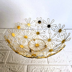 Boho dekoracyjna miska na owoce w kształcie złotego stokrotki l Duży metalowy kosz na kwiaty l Dekoracja kuchni i stołu l Centralny element przyjęcia l Średnica 13" x wys. 5"