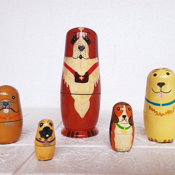 Jouets gigognes en bois peints à la main de la famille l Lot de 5 chiens l Poupée matriochka russe l Jouet pour enfants l Cadeau de Noël l 6" à 1,5"