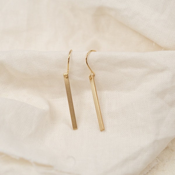 Pendientes minimalistas, oro, pendientes de filigrana, joyería para las orejas, aretes, colgantes para las orejas, delicados, latón, pendientes geométricos, GANCHOS DASH