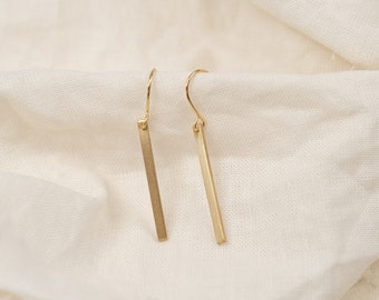 Minimalistische Ohrringe, Gold, Filigrane Ohrringe, Ohr Schmuck, Ohrstecker, Ohr Anhänger, Zart, Messing, Geometrische Ohrringe, DASH HOOKS