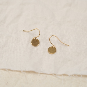 Minimalist earrings, circle, filigree earrings, ear jewelry, earring circular, delicate, geometric earrings, brass, DOT HOOKS