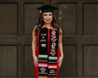 Floral gestickte personalisierte mexikanische Graduation / LIMITED QUANTITY
