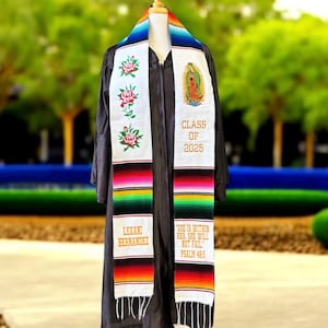 Étole de remise des diplômes en sarape personnalisée brodée de roses et de vierges, étole personnalisée