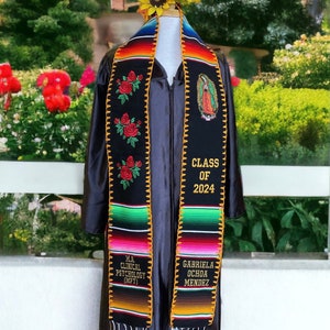 Rosen & Virgen mit Trim bestickte Sarape Abschluss Stola / personalisierte Stola