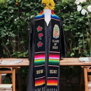 Étole de remise des diplômes en sarape personnalisée brodée de roses, étole personnalisée