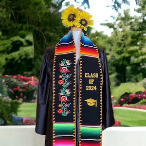Étole de remise des diplômes florale avec bordures en sarape personnalisée brodée promotion 2025