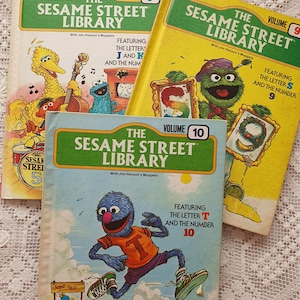 Sesame Street books set of 3 (1)