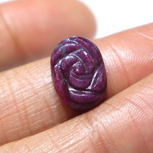 Naturlig Rubin Zoisit Snidad Cabochon: 10 Cts Ädelsten, 15x10x6 mm