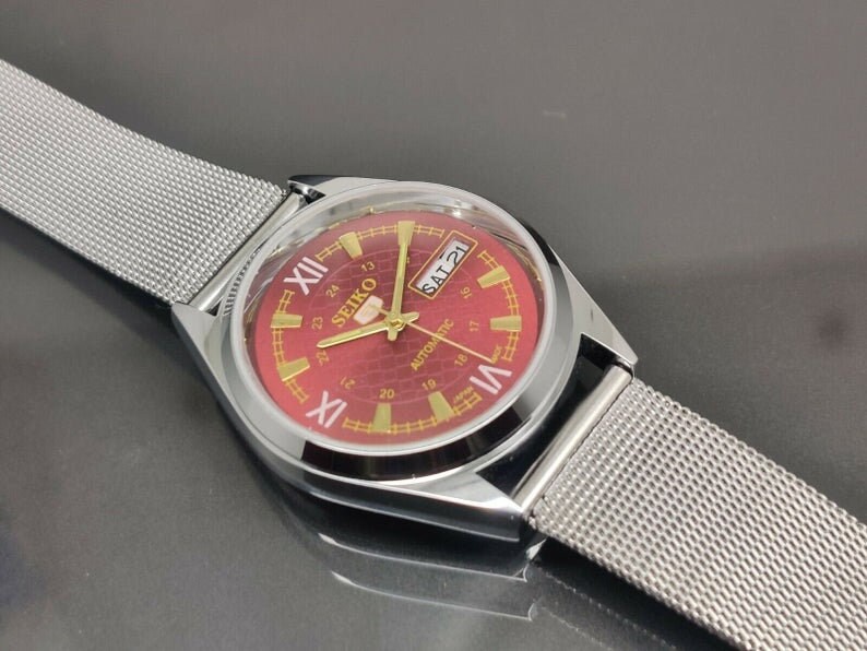 seiko automatic red dial